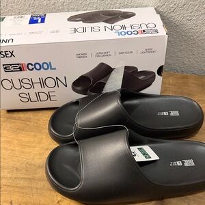 32 Degrees Cool Black Cushion Slides size large 9/10